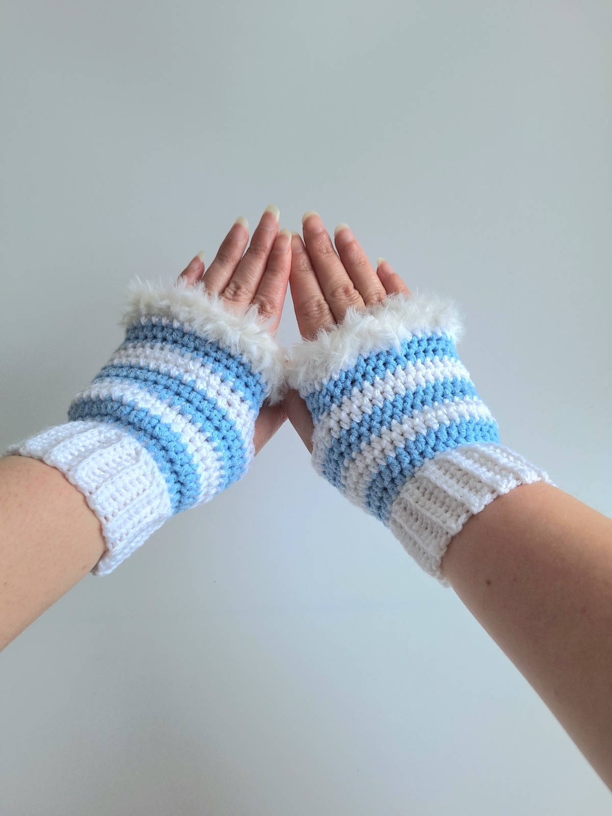 Gehaakte handschoenen - gehaakte vingerloze handschoenen | Wit en lichtblauw