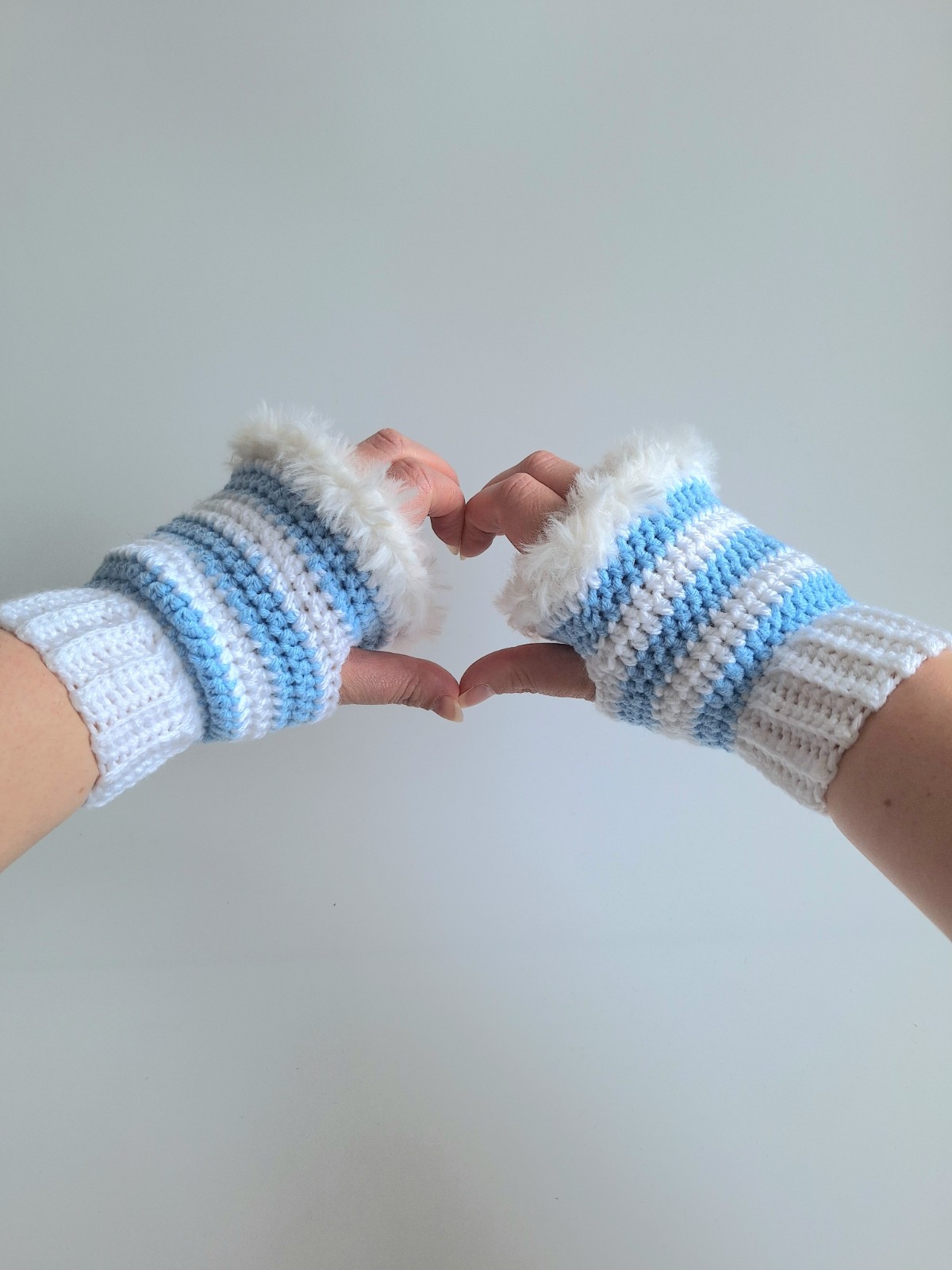 Gehaakte handschoenen - gehaakte vingerloze handschoenen | Wit en lichtblauw