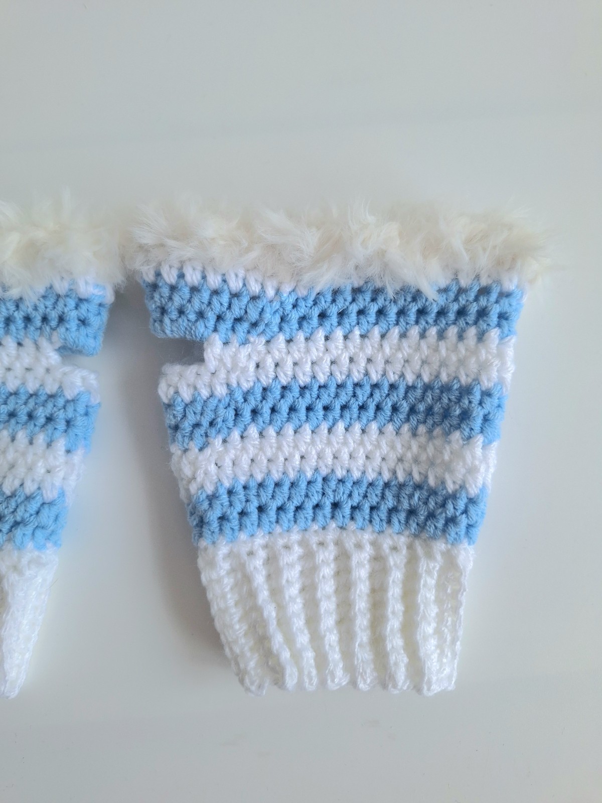 Gehaakte handschoenen - gehaakte vingerloze handschoenen | Wit en lichtblauw