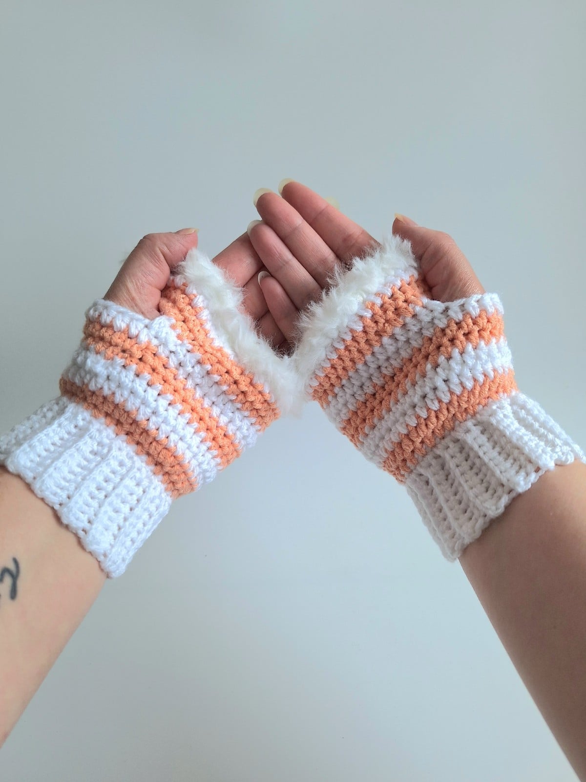 Gehaakte handschoenen - gehaakte vingerloze handschoenen | Wit en perzikoranje