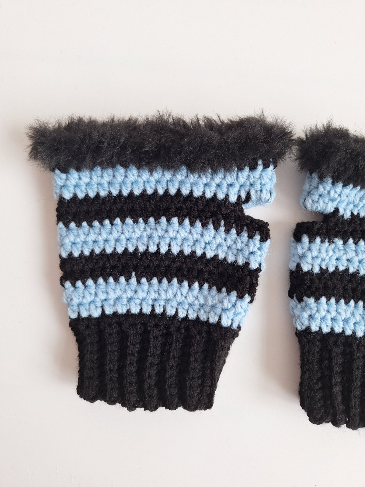 Gehaakte handschoenen - gehaakte vingerloze handschoenen | Zwart en lichtblauw