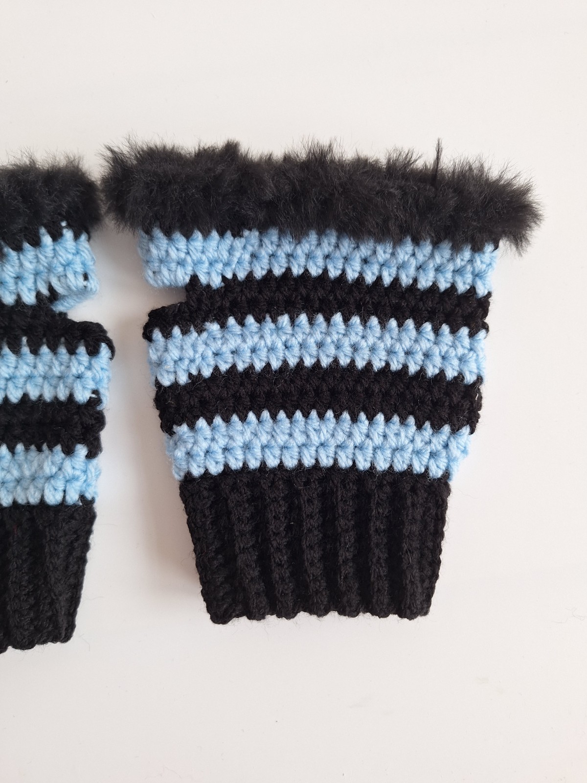 Gehaakte handschoenen - gehaakte vingerloze handschoenen | Zwart en lichtblauw