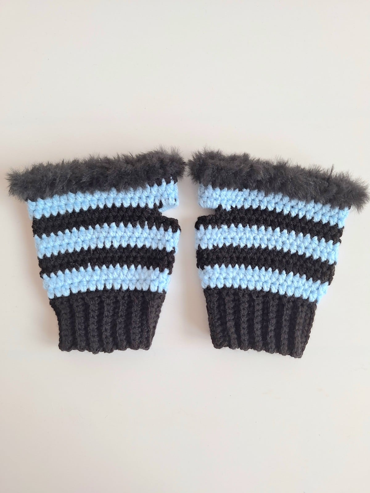 Gehaakte handschoenen - gehaakte vingerloze handschoenen | Zwart en lichtblauw