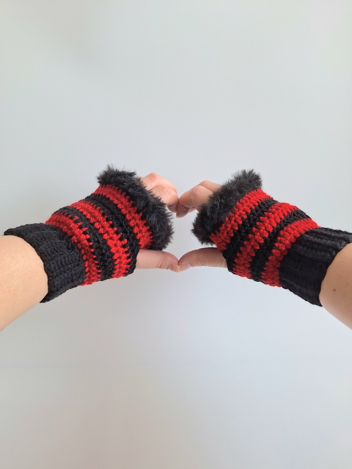 Gehaakte handschoenen - gehaakte vingerloze handschoenen | Zwart en rood