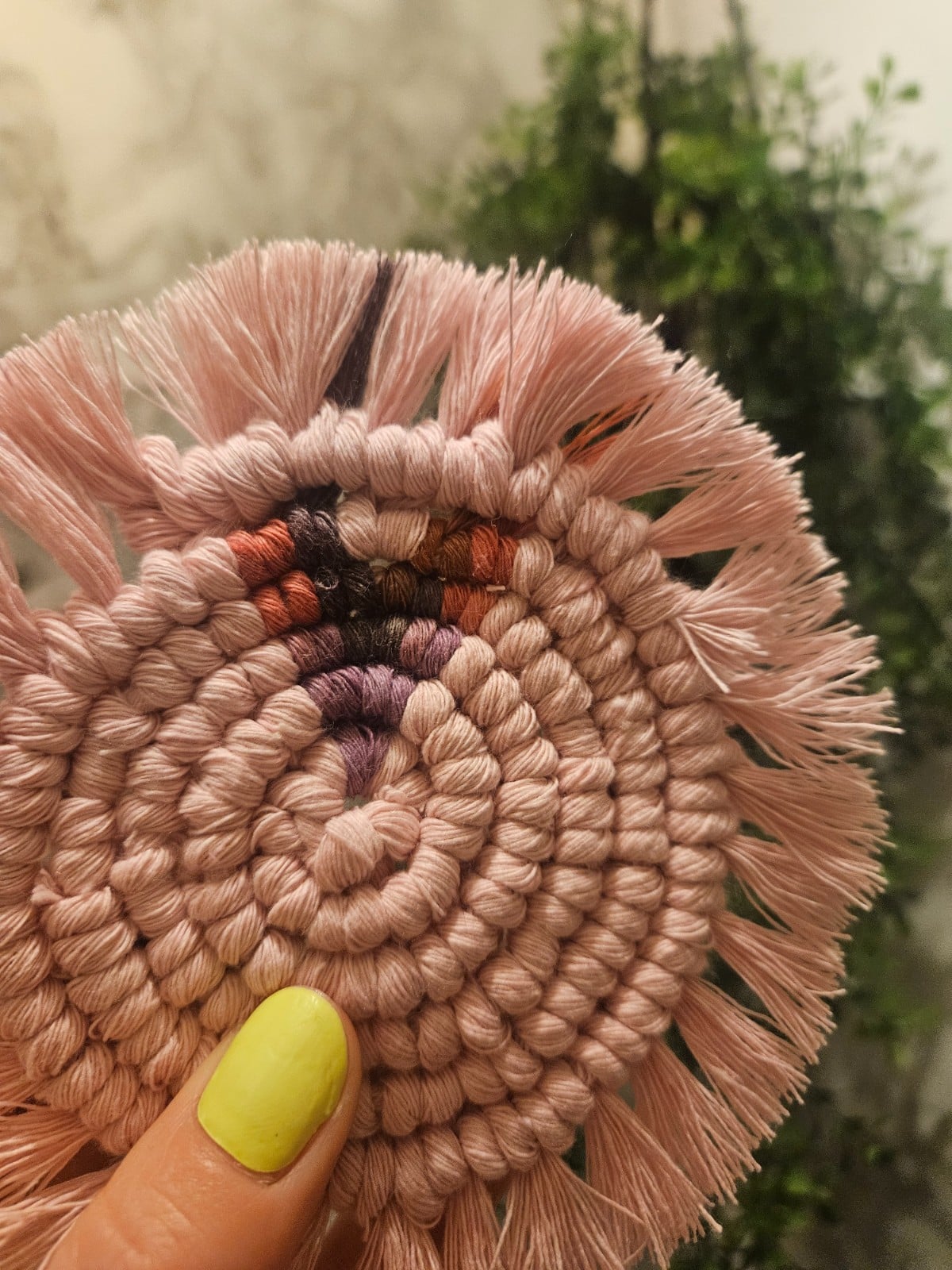 Gekleurde hart macrame onderzetter