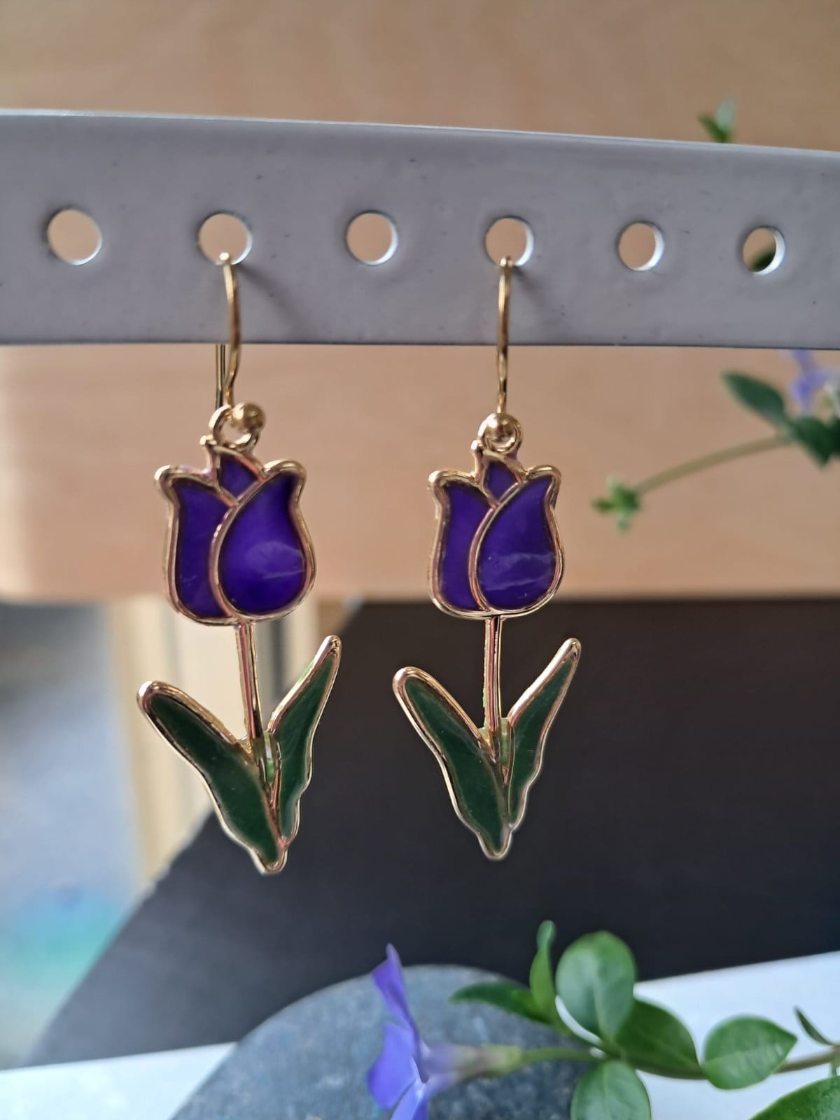 Goud-violette tulpoorbel