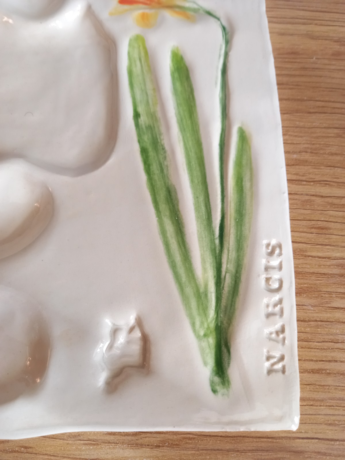 Handgemaakt keramiek schilderspalet Narcis 2 – handbeschilderd  (19 x 13 cm)