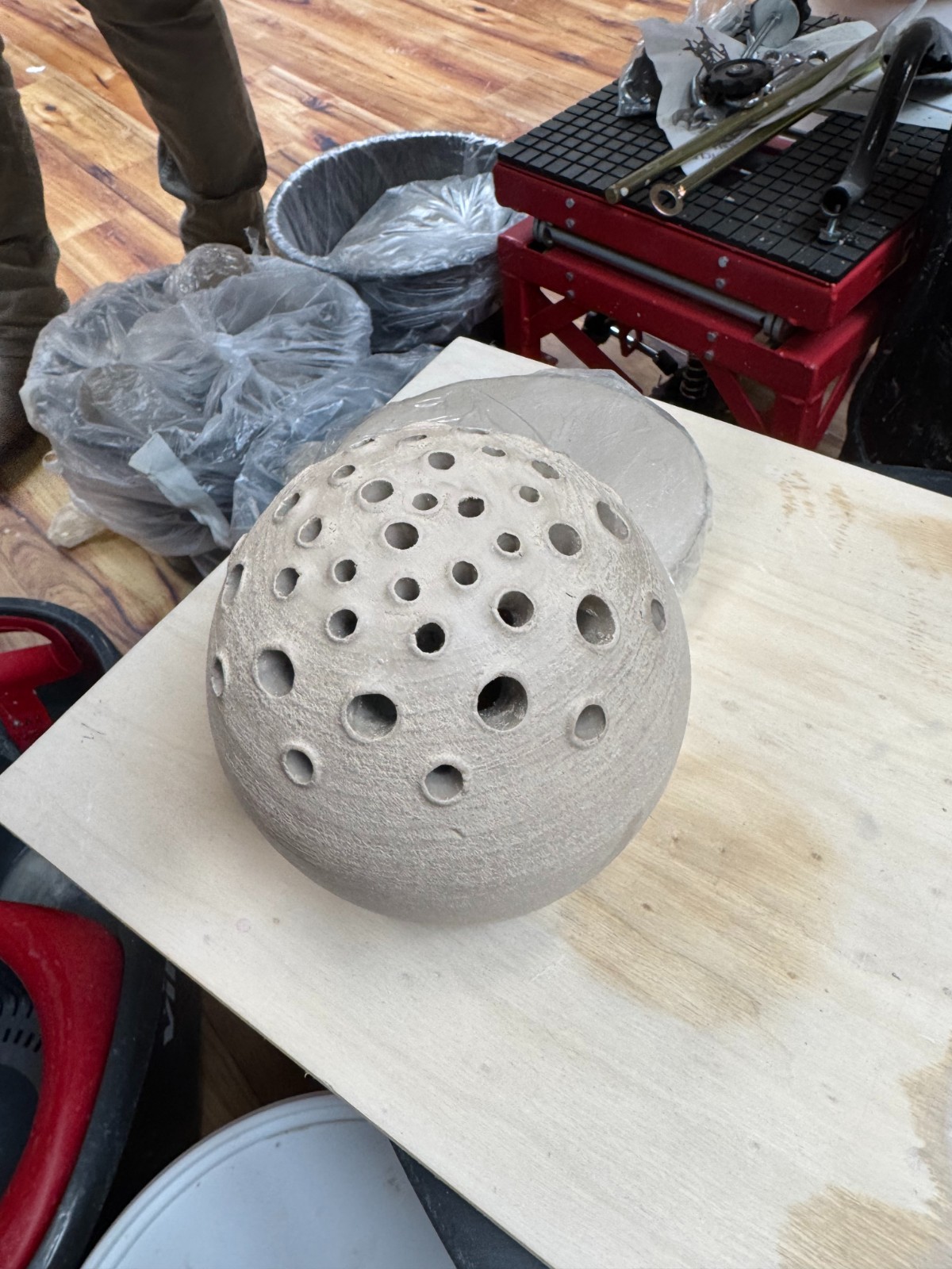 Handgemaakte keramiek potjes geluk met liefde gemaakt.