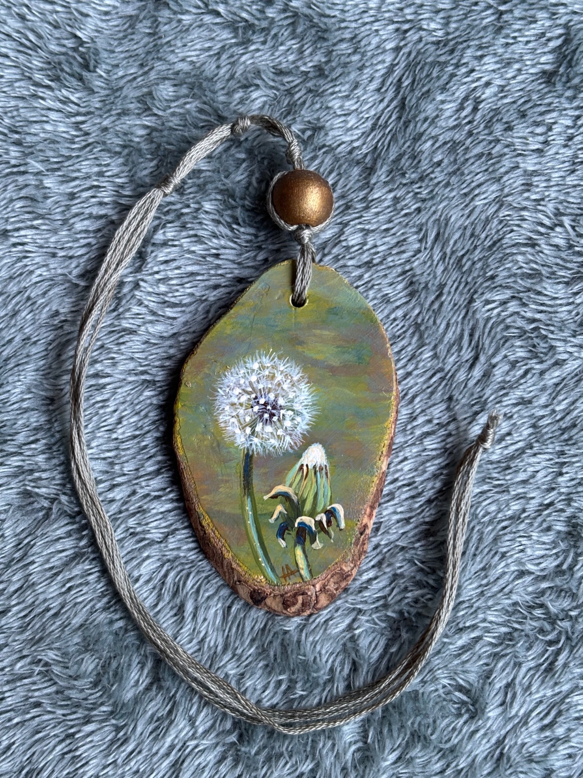 Handgeschilderd hangertje met een paardenbloem