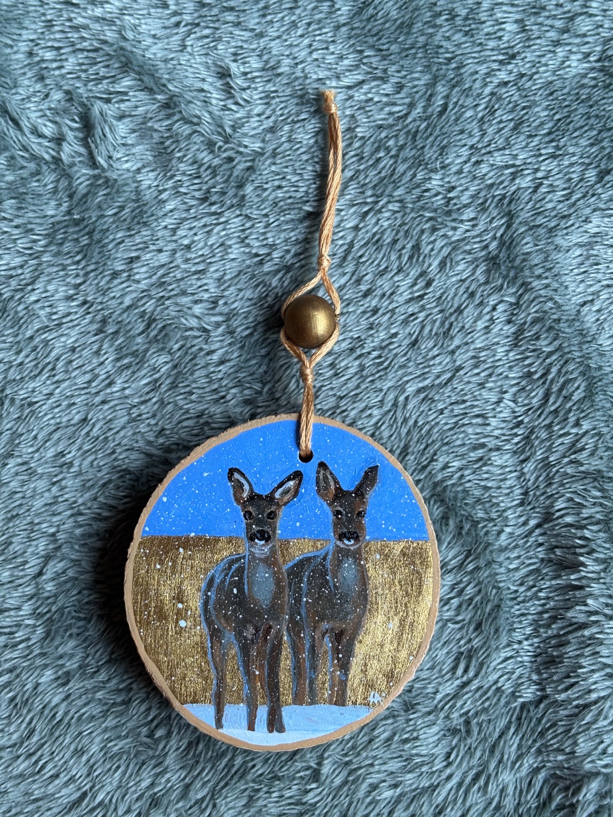 Handgeschilderd hangertje met twee  reëen