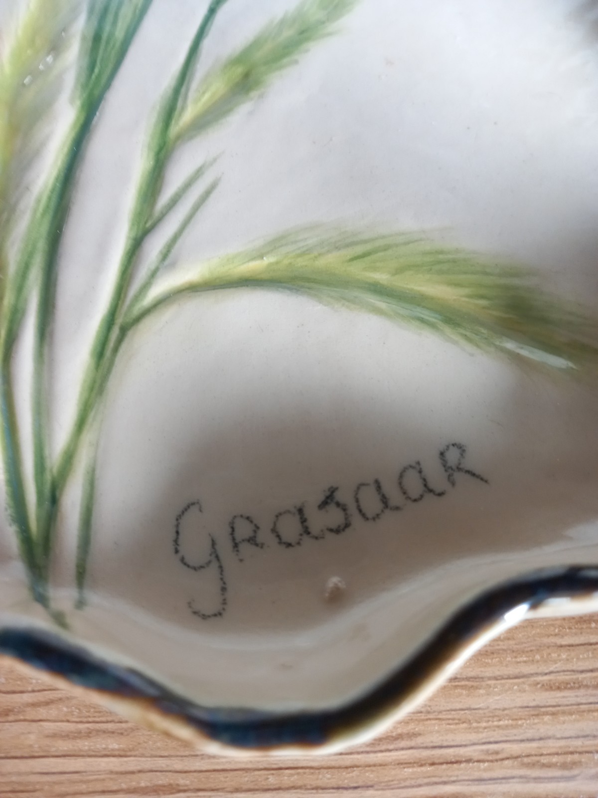 Keramieken serveer/ontbijtbordje grasaar - 121025 Keramieken serveer/ontbijtbordje grasaar