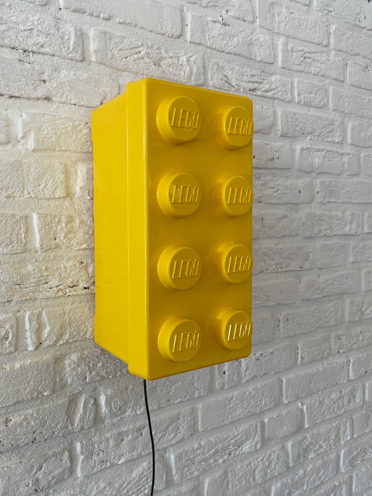Lego lamp gemaakt van classic bewaarbox - Geel