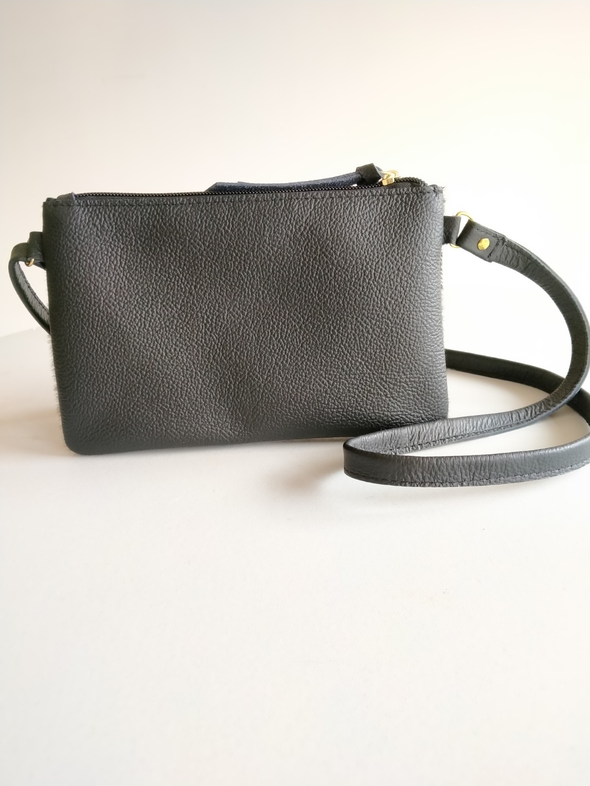 Leren crossbody tas met bruin/zwart koeienprint - 119982 Leren crossbody tas met bruin/zwart koeienprint