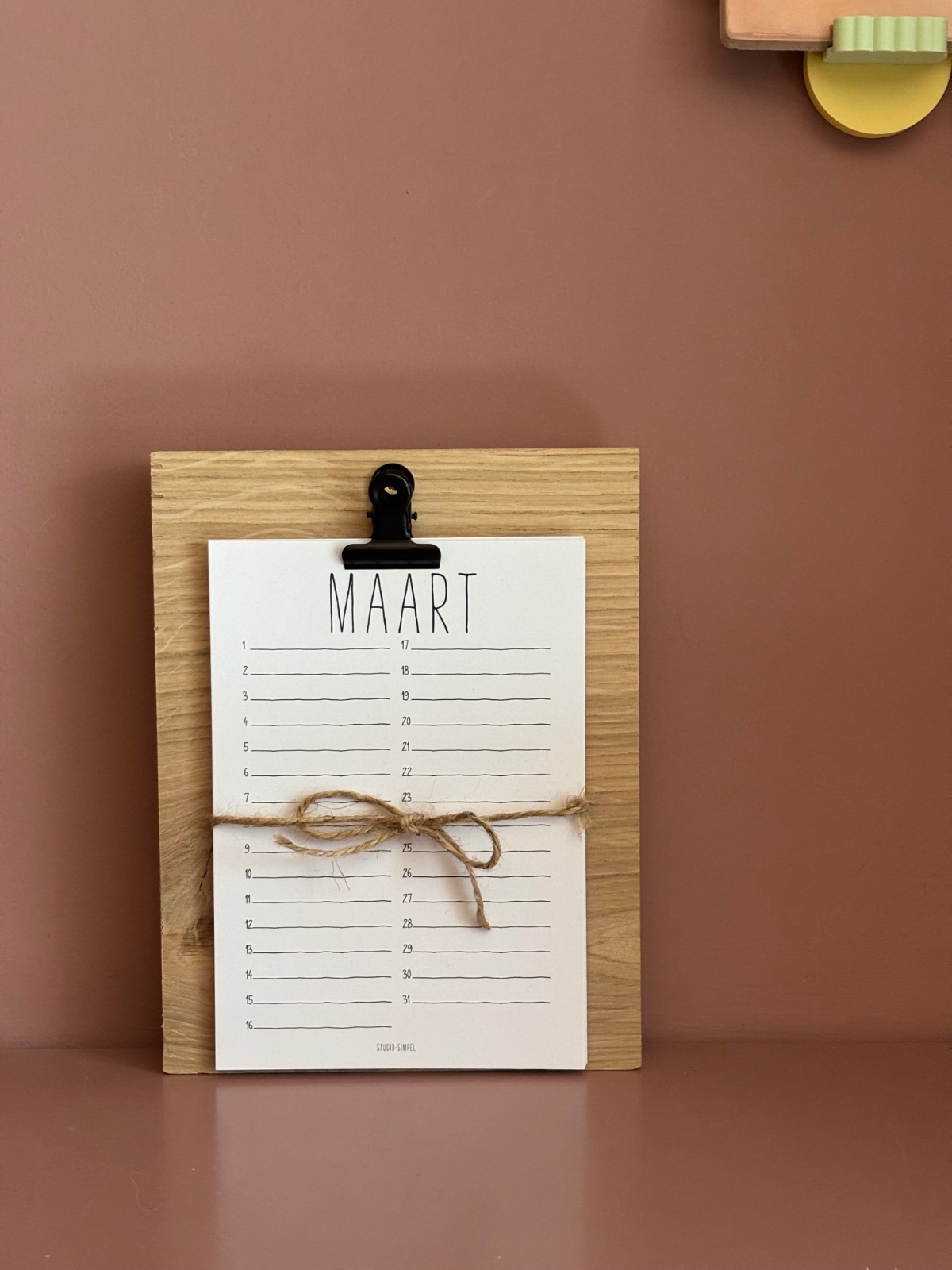 Verjaardagskalender houder op eikenhout