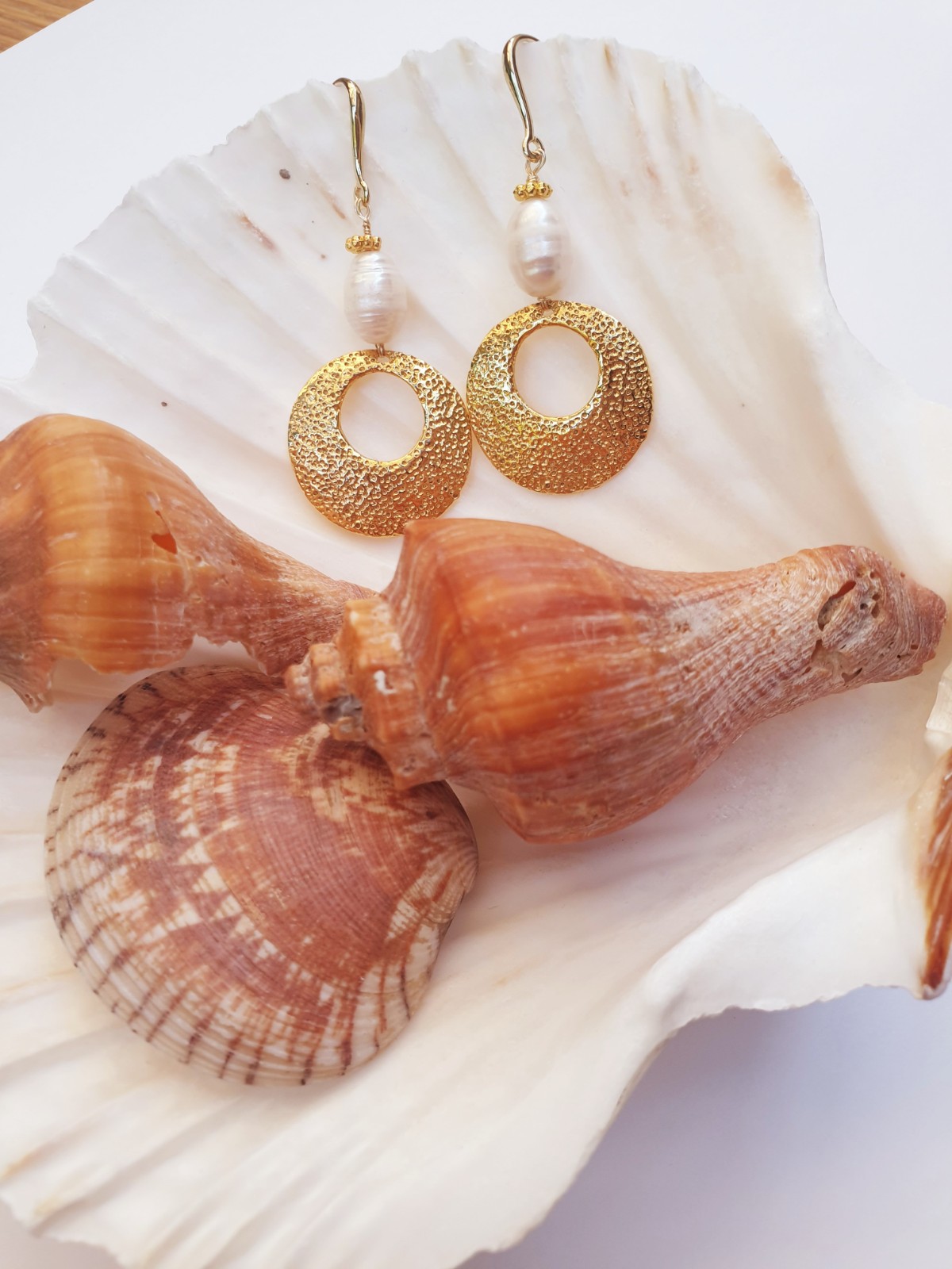 Zoetwaterparel oorbellen