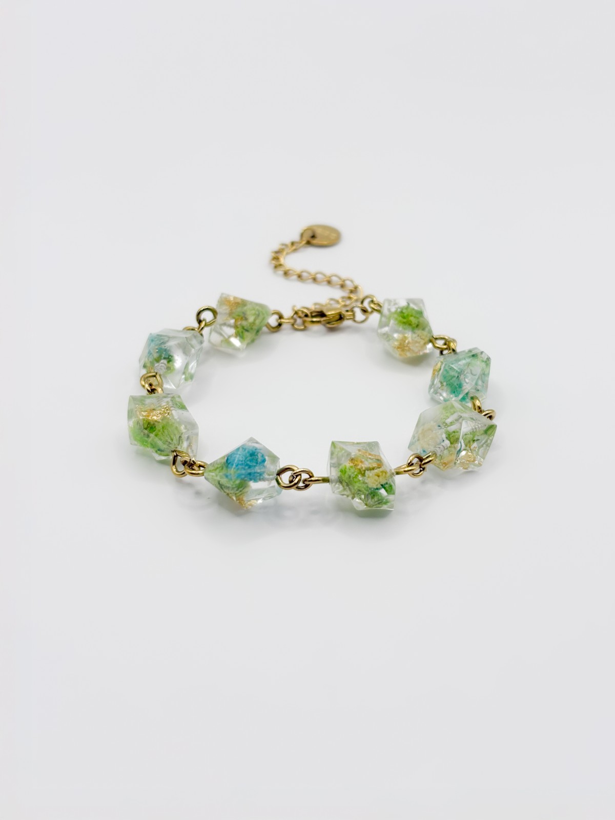 Armband met Kristalvormige Hangers Gevuld met Echt Gipskruid uit Luxemburg (Forgotten Gardens)