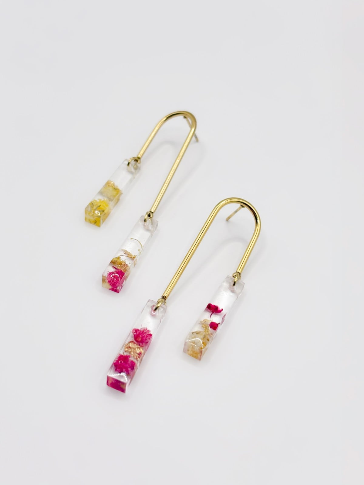 Asymmetrische Boog Oorbellen Met Hangers Gevuld met Echt Gipskruid ui… - 125697 Asymmetrische Boog Oorbellen Met Hangers Gevuld met Echt Gipskruid uit Lugano (Strawberry Lemonade)