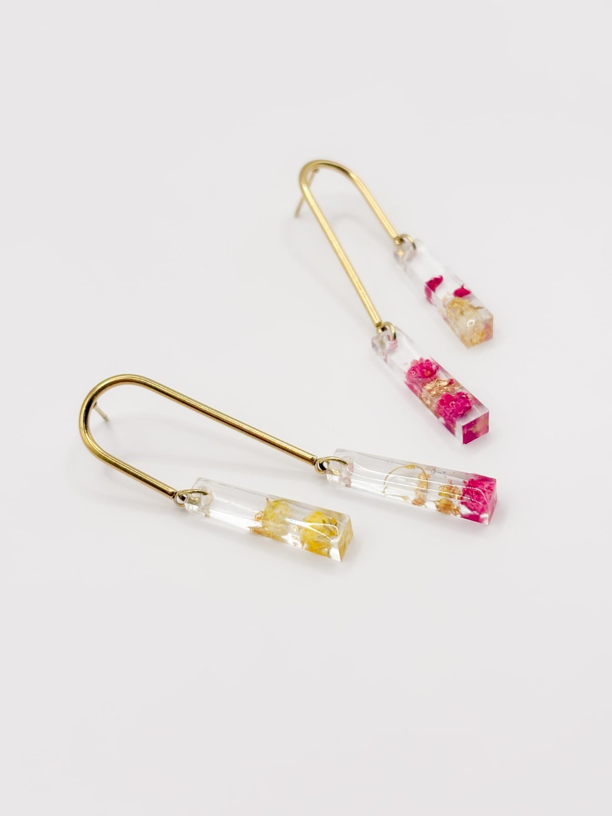 Asymmetrische Boog Oorbellen Met Hangers Gevuld met Echt Gipskruid ui… - 125698 Asymmetrische Boog Oorbellen Met Hangers Gevuld met Echt Gipskruid uit Lugano (Strawberry Lemonade)