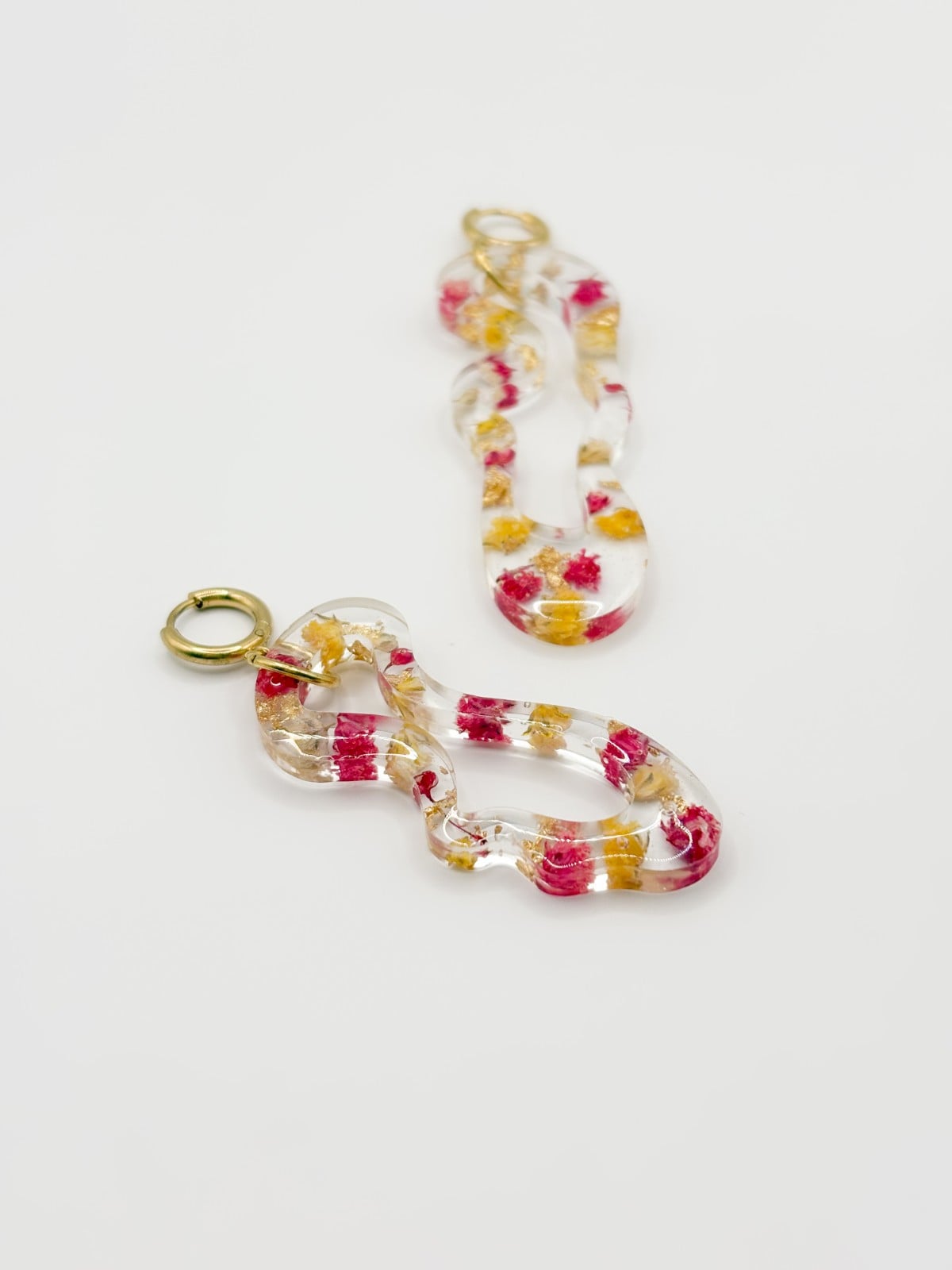 Asymmetrische Organische Vorm Oorbellen Gevuld met Echt Gipskruid uit… - 125720 Asymmetrische Organische Vorm Oorbellen Gevuld met Echt Gipskruid uit Lugano (Strawberry Lemonade)