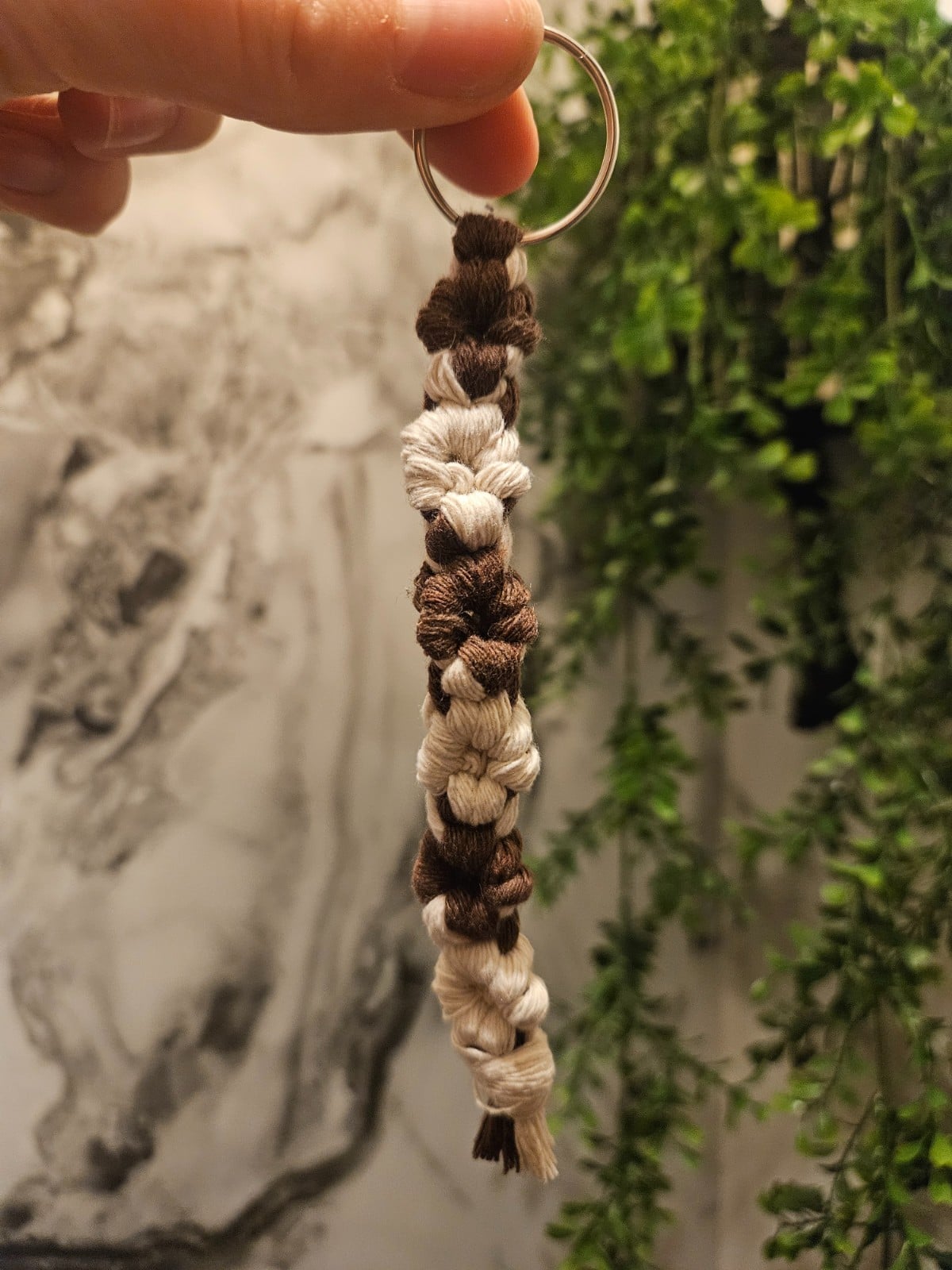 Bruin/beige macramé flower sleutelhanger - 125212 Bruin/beige macramé flower sleutelhanger