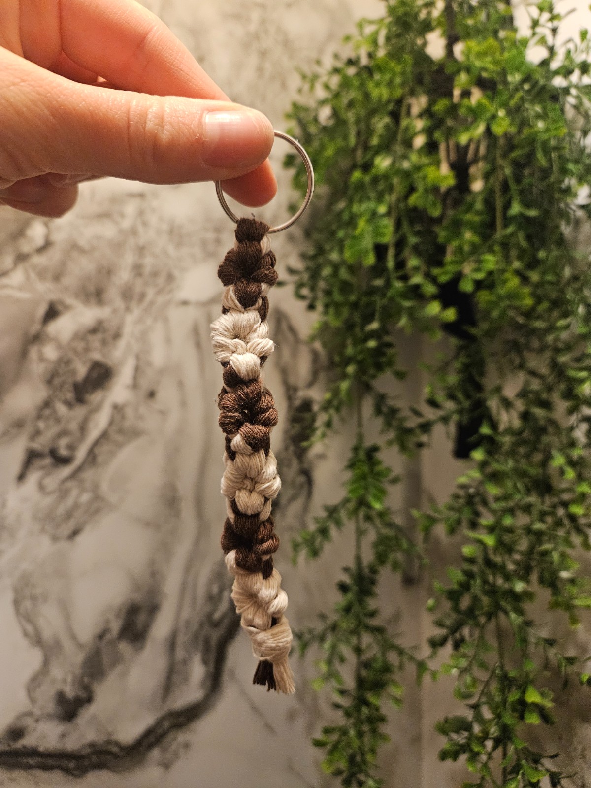 Bruin/beige macramé flower sleutelhanger - 125213 Bruin/beige macramé flower sleutelhanger