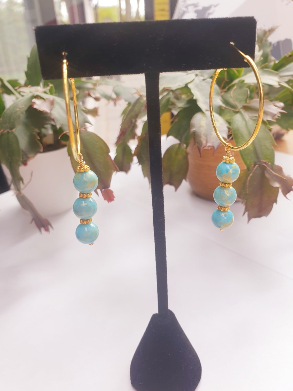 Elegante creolen met turquoise jade kralen - uniek en handgemaakt