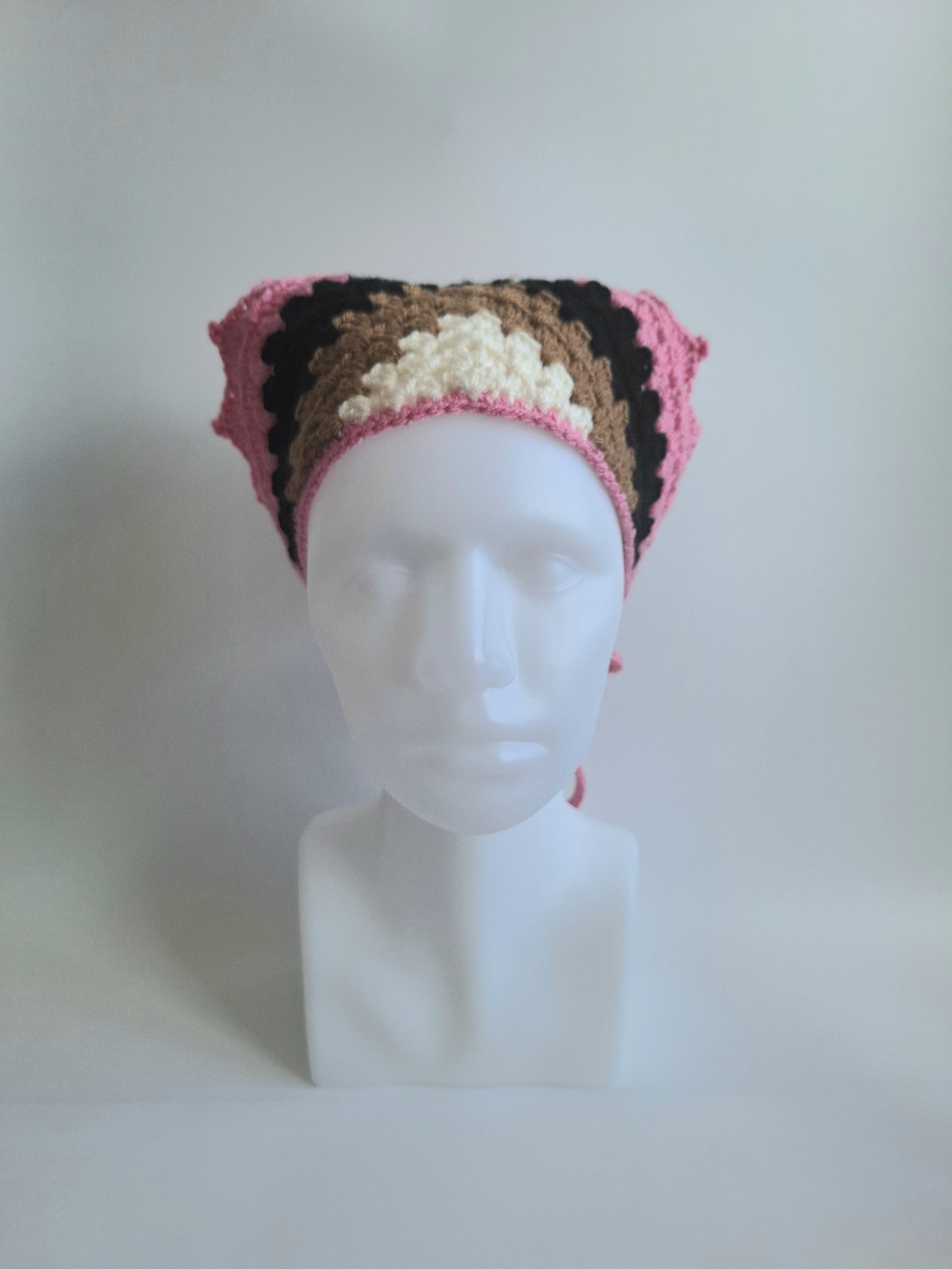 Gehaakte bandana | Crème, lichtbruin, zwart en roze