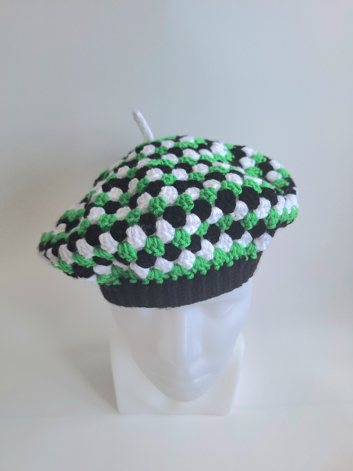 Gehaakte beret | Zwart, wit en groen