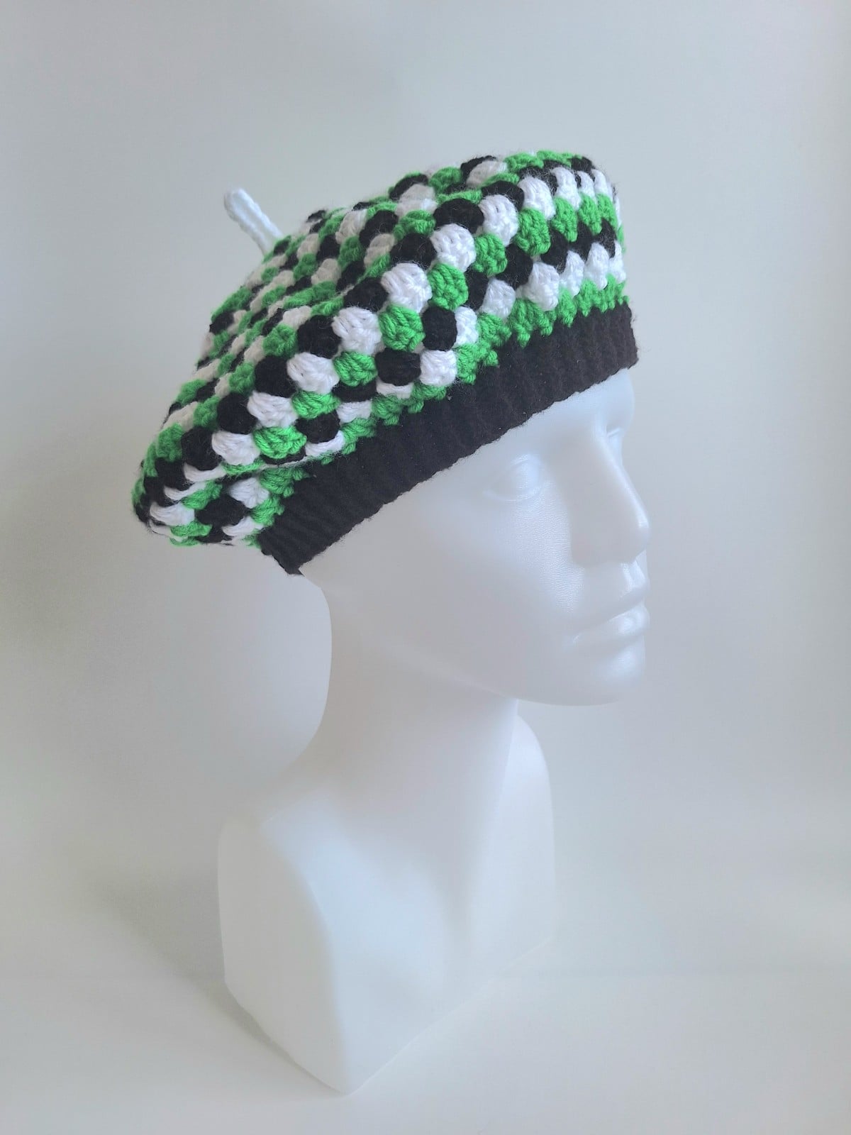 Gehaakte beret | Zwart, wit en groen