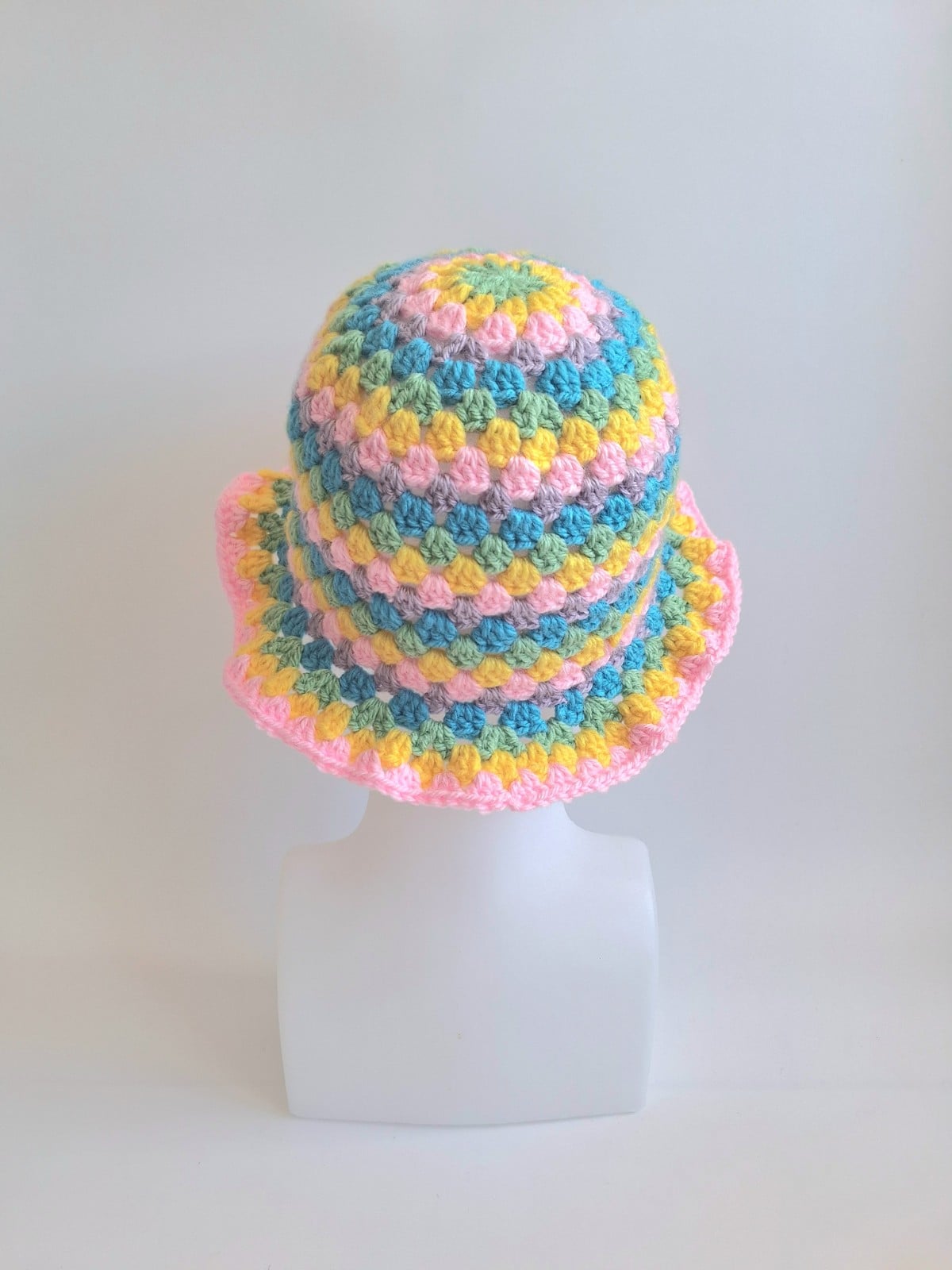 Gehaakte bucket hat | Lichtroze, geel, eucalypstus, turquoise en lila