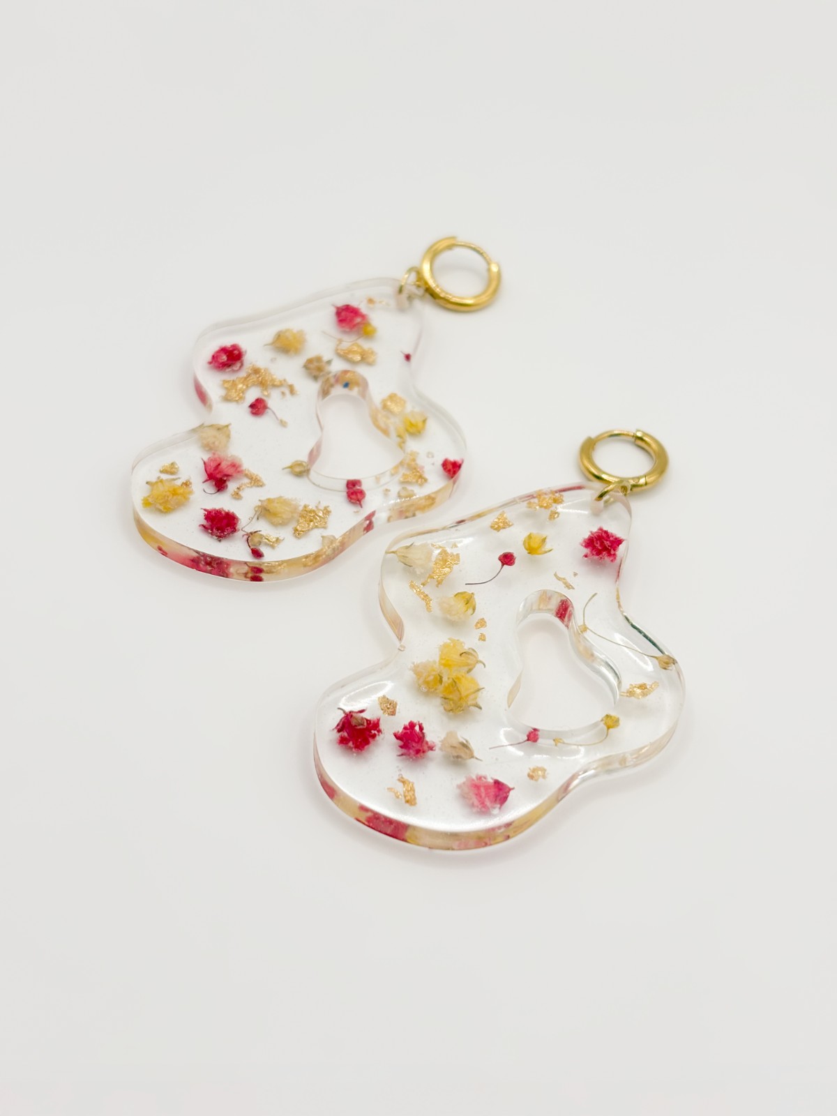 Grote Organische Vorm Oorbellen Gevuld met Echt Gipskruid uit Lugano (Strawberry Lemonade)