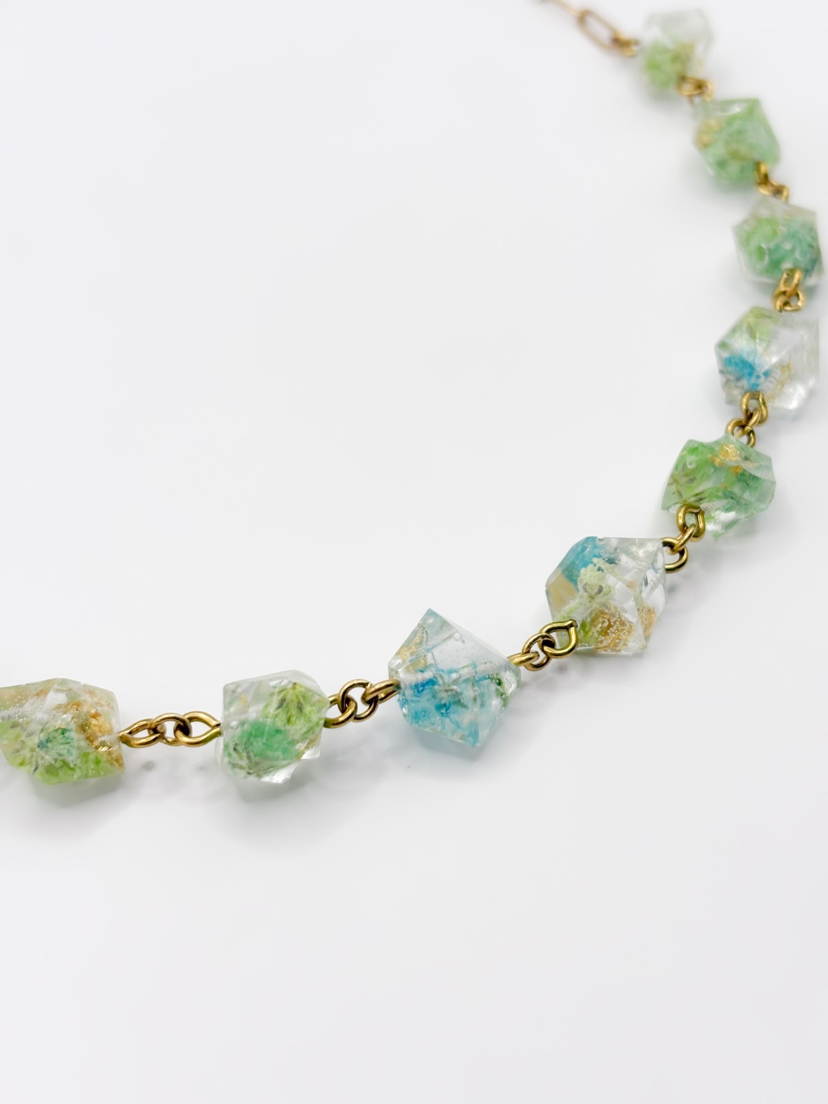 Kristalvormige Kralen Ketting met Echte Bloemen uit Luxemburg (Forgot… - 125563 Kristalvormige Kralen Ketting met Echte Bloemen uit Luxemburg (Forgotten Gardens)