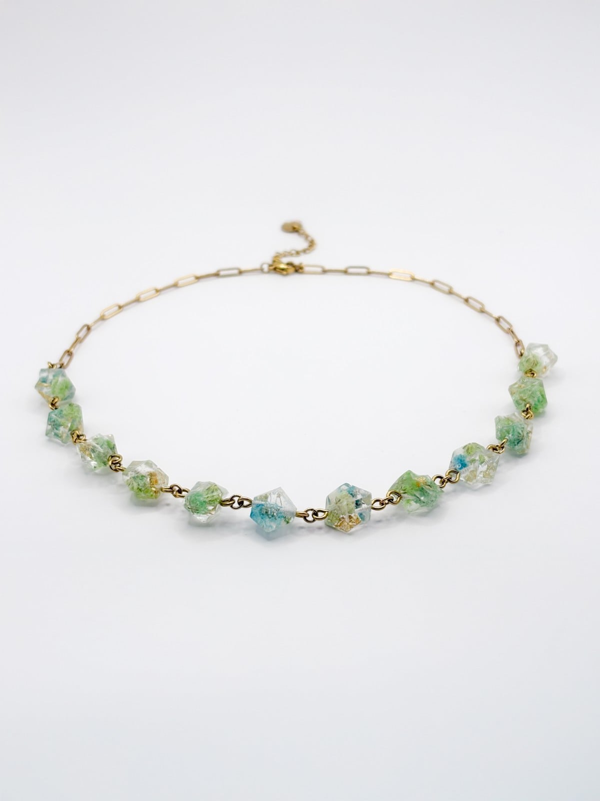 Kristalvormige Kralen Ketting met Echte Bloemen uit Luxemburg (Forgot… - 125564 Kristalvormige Kralen Ketting met Echte Bloemen uit Luxemburg (Forgotten Gardens)