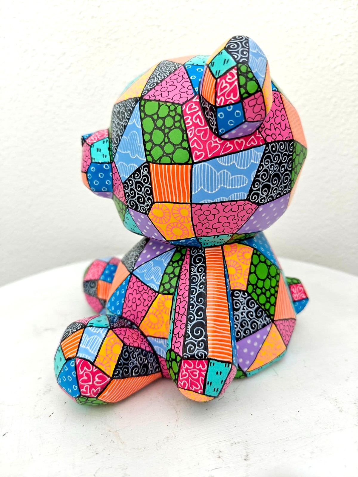 Teddybeer – Handgeschilderd Kleurrijk Beeldje