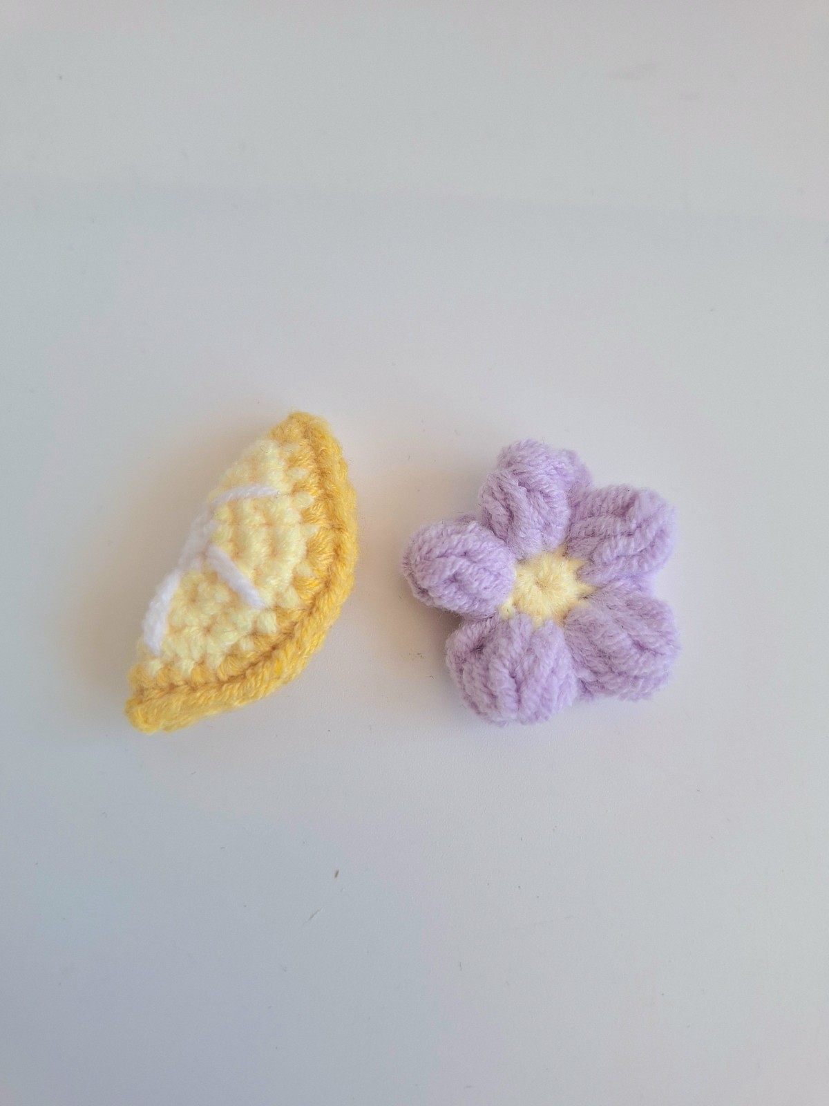 Gehaakt baby hoedje twee-in-een | Lavendel en geel - 130014 Gehaakt baby hoedje twee-in-een | Lavendel en geel