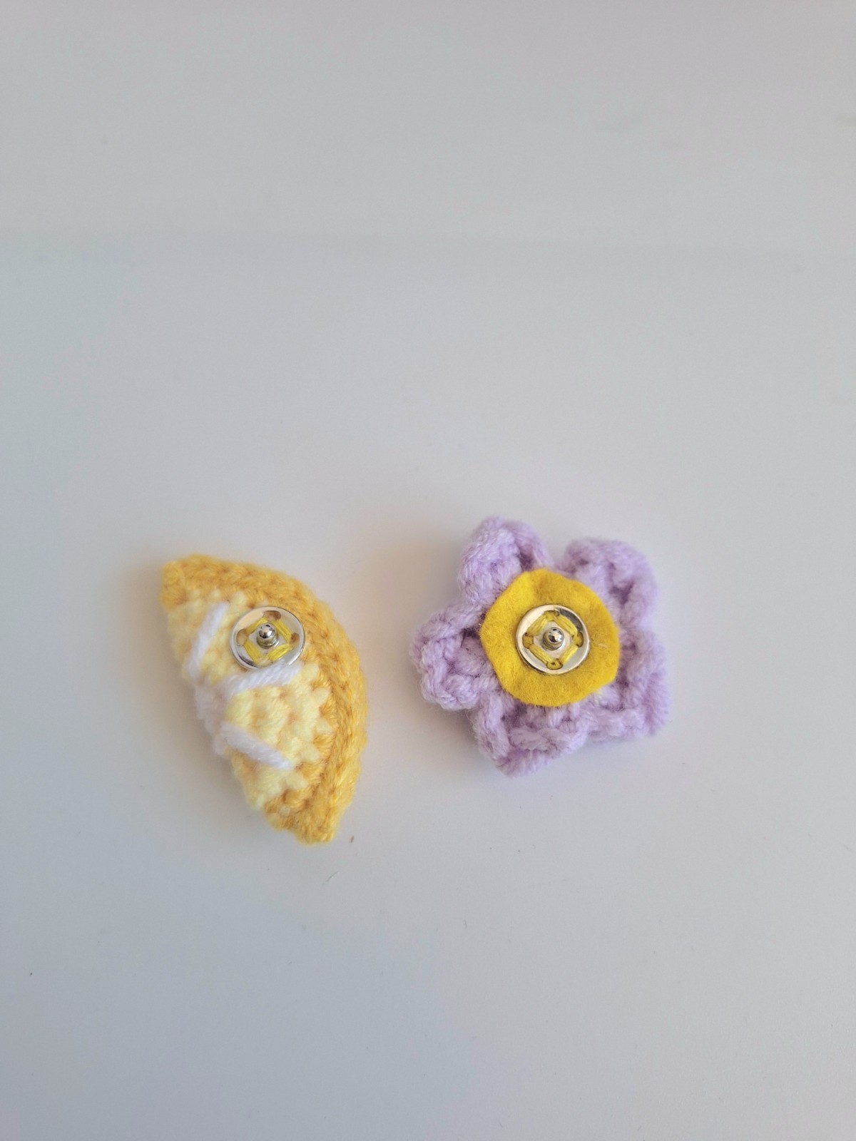 Gehaakt baby hoedje twee-in-een | Lavendel en geel - 130016 Gehaakt baby hoedje twee-in-een | Lavendel en geel