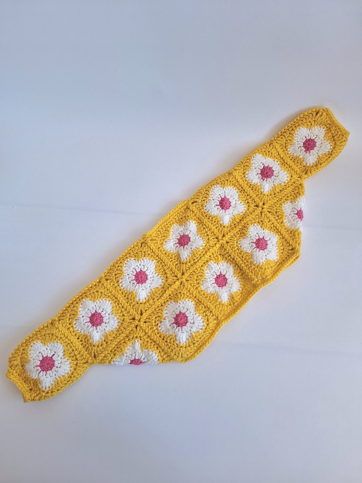 Gehaakt baby vestje | Bolero geel met wit en roze bloemen - 130023 Gehaakt baby vestje | Bolero geel met wit en roze bloemen
