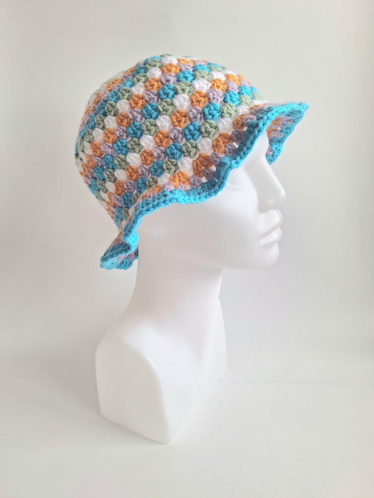 Gehaakte bucket hat | Oranje, lila, turquoise, sagegroen en wit