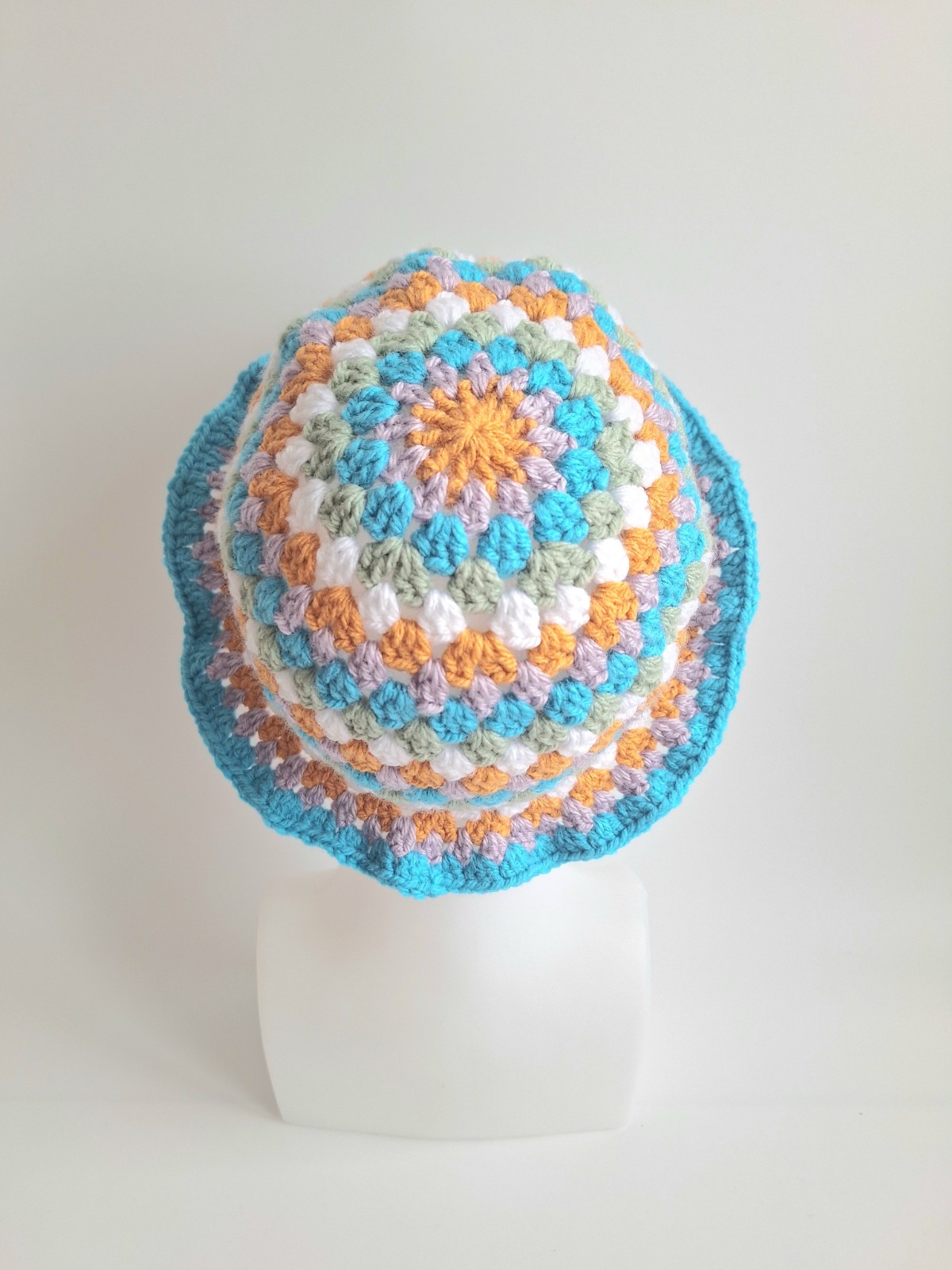Gehaakte bucket hat | Oranje, lila, turquoise, sagegroen en wit