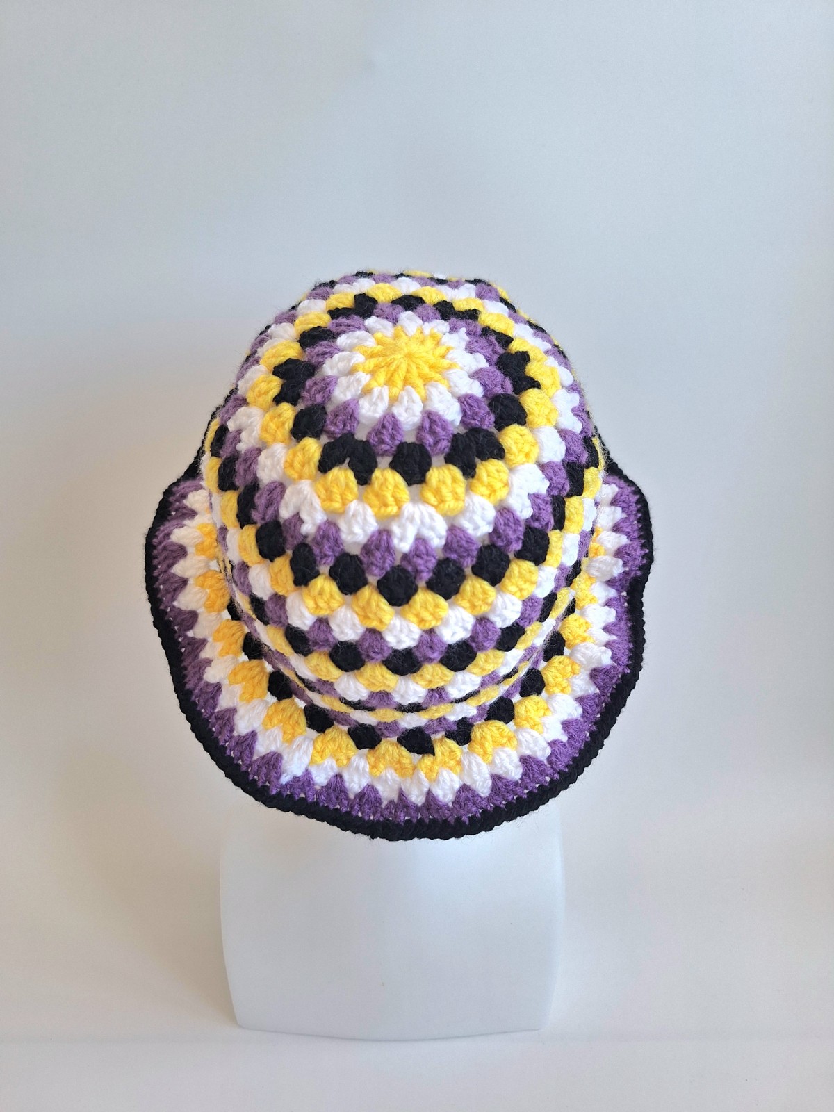 Gehaakte bucket hat | Pride non-binary vlag - 129999 Gehaakte bucket hat | Pride non-binary vlag