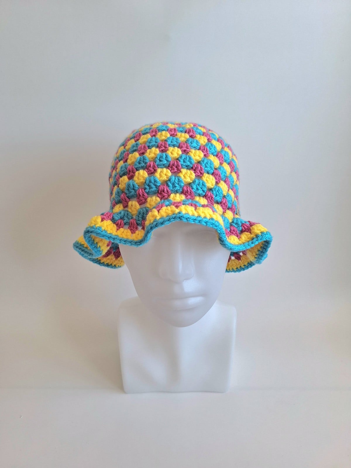 Gehaakte bucket hat | Pride panseksuele vlag - 129986 Gehaakte bucket hat | Pride panseksuele vlag