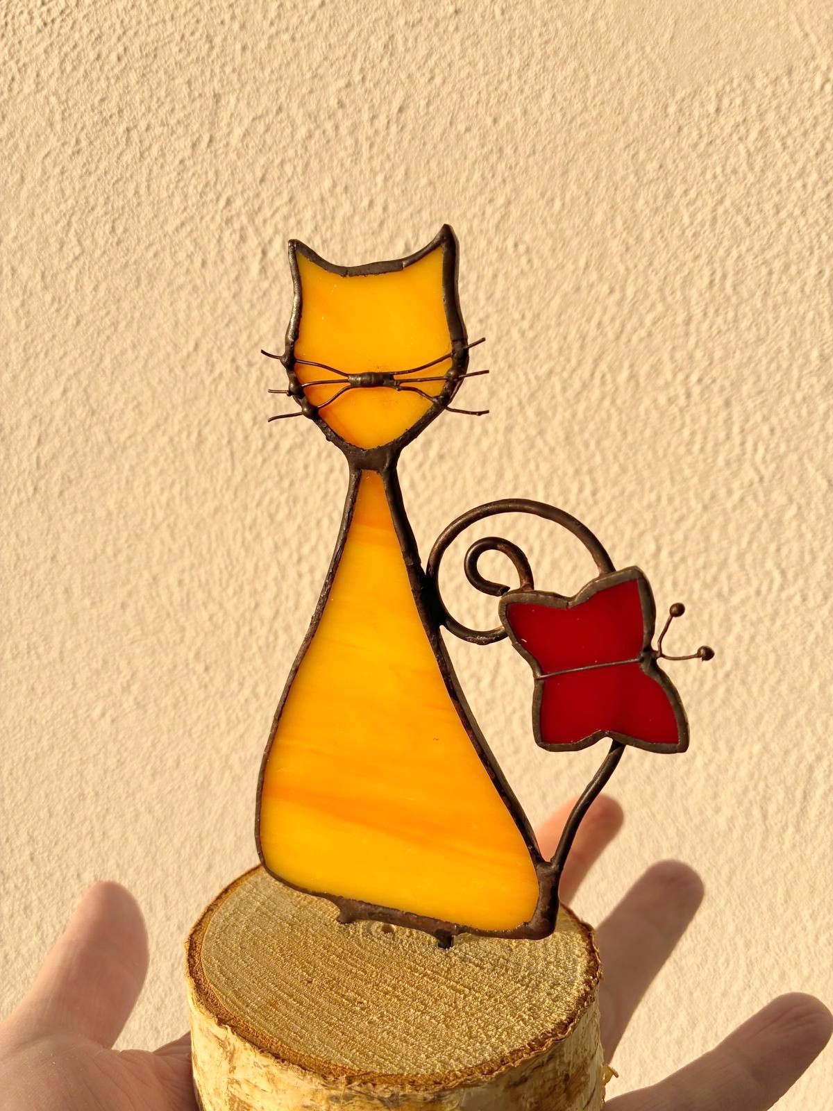 Gemberkleurige kat met houten standaard | Glas-in-lood | Handgemaakt | Tiffany technique