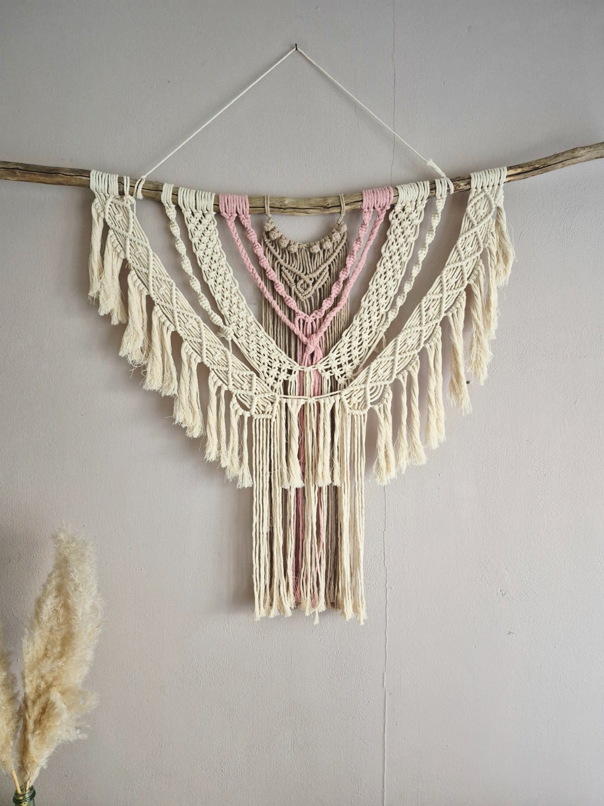 Grote macrame wandhanger! - 128113 Grote macrame wandhanger,crème, beige roze.