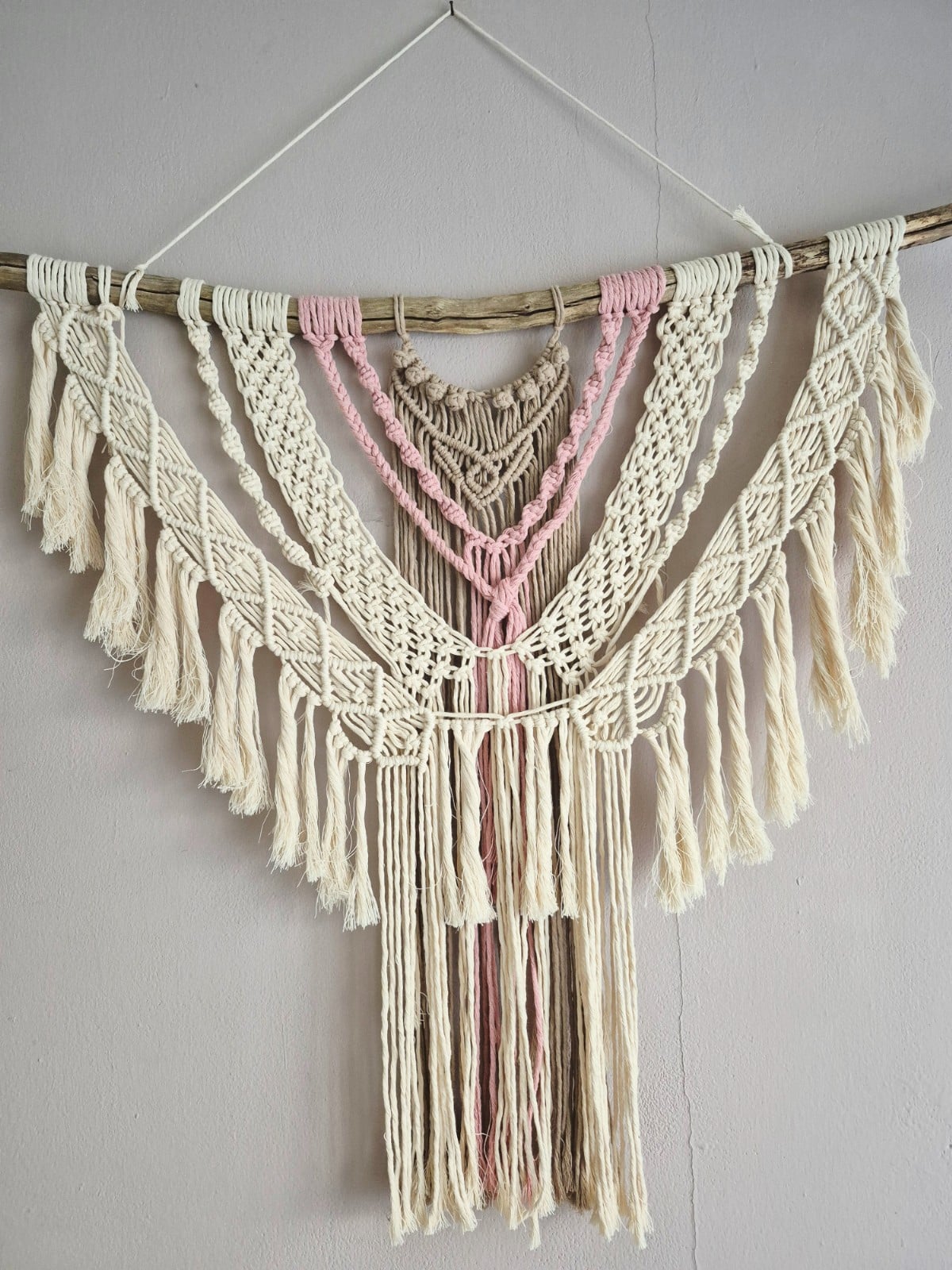 Grote macrame wandhanger! - 128114 Grote macrame wandhanger,crème, beige roze.