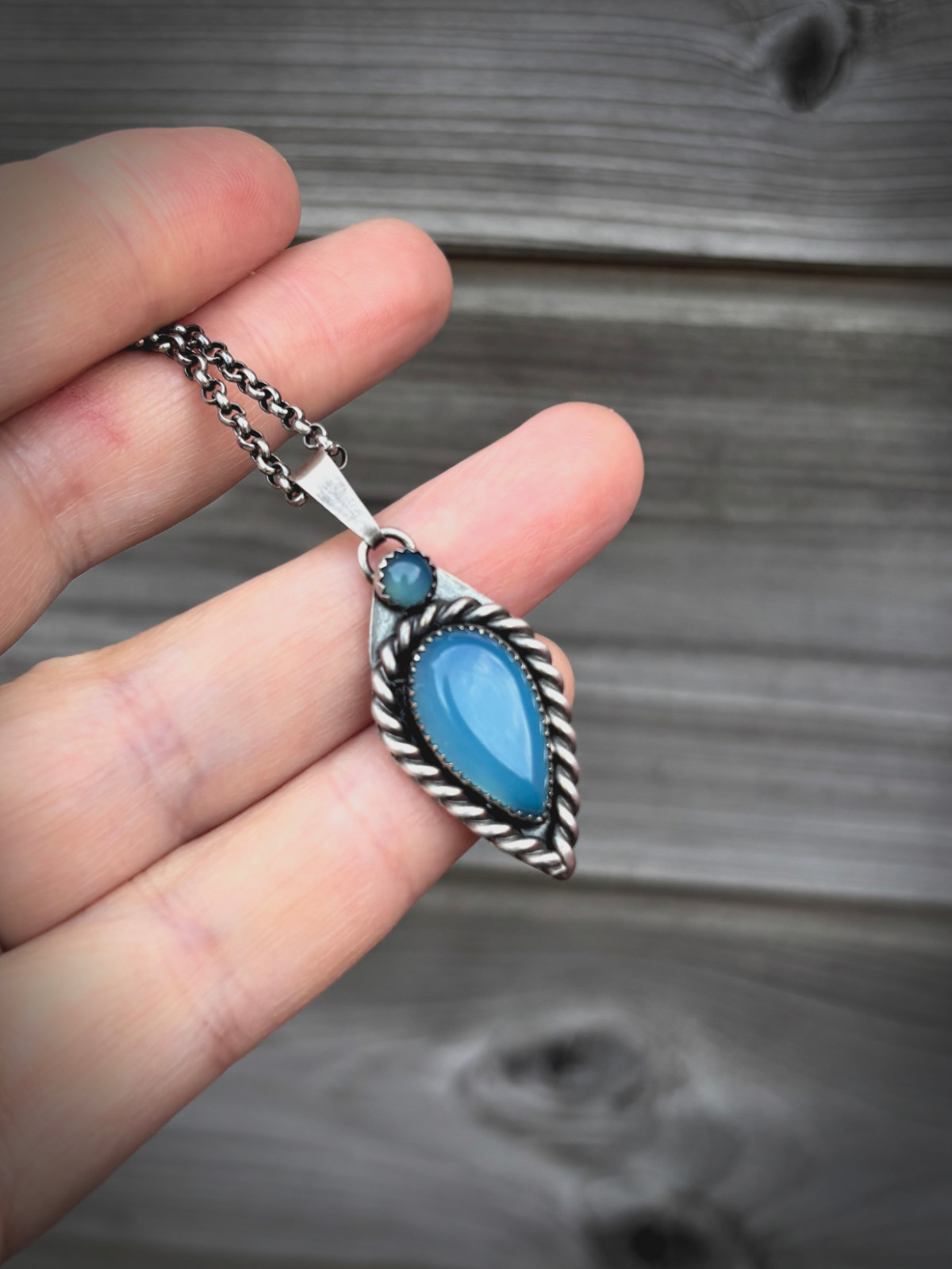 Handgemaakte zilveren hanger met Blauwe Chalcedoon ✨💙 - 131023 Handgemaakte zilveren hanger met Blauwe Chalcedoon ✨💙