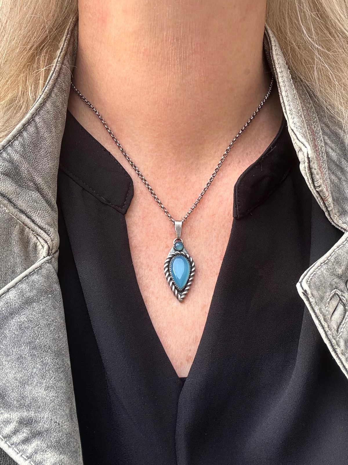 Handgemaakte zilveren hanger met Blauwe Chalcedoon ✨💙 - 131024 Handgemaakte zilveren hanger met Blauwe Chalcedoon ✨💙
