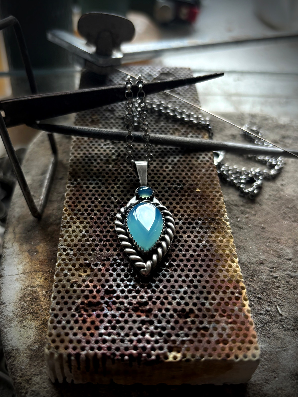 Handgemaakte zilveren hanger met Blauwe Chalcedoon ✨💙 - 131029 Handgemaakte zilveren hanger met Blauwe Chalcedoon ✨💙