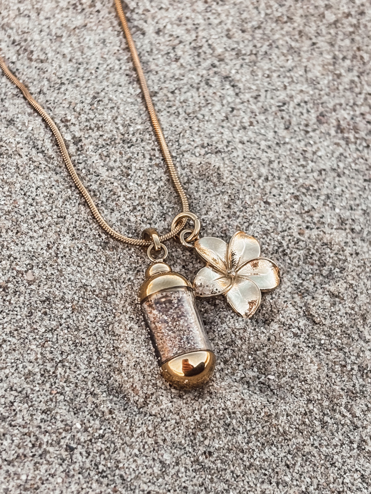 Laguna Beach Pendant Plumeria Goud