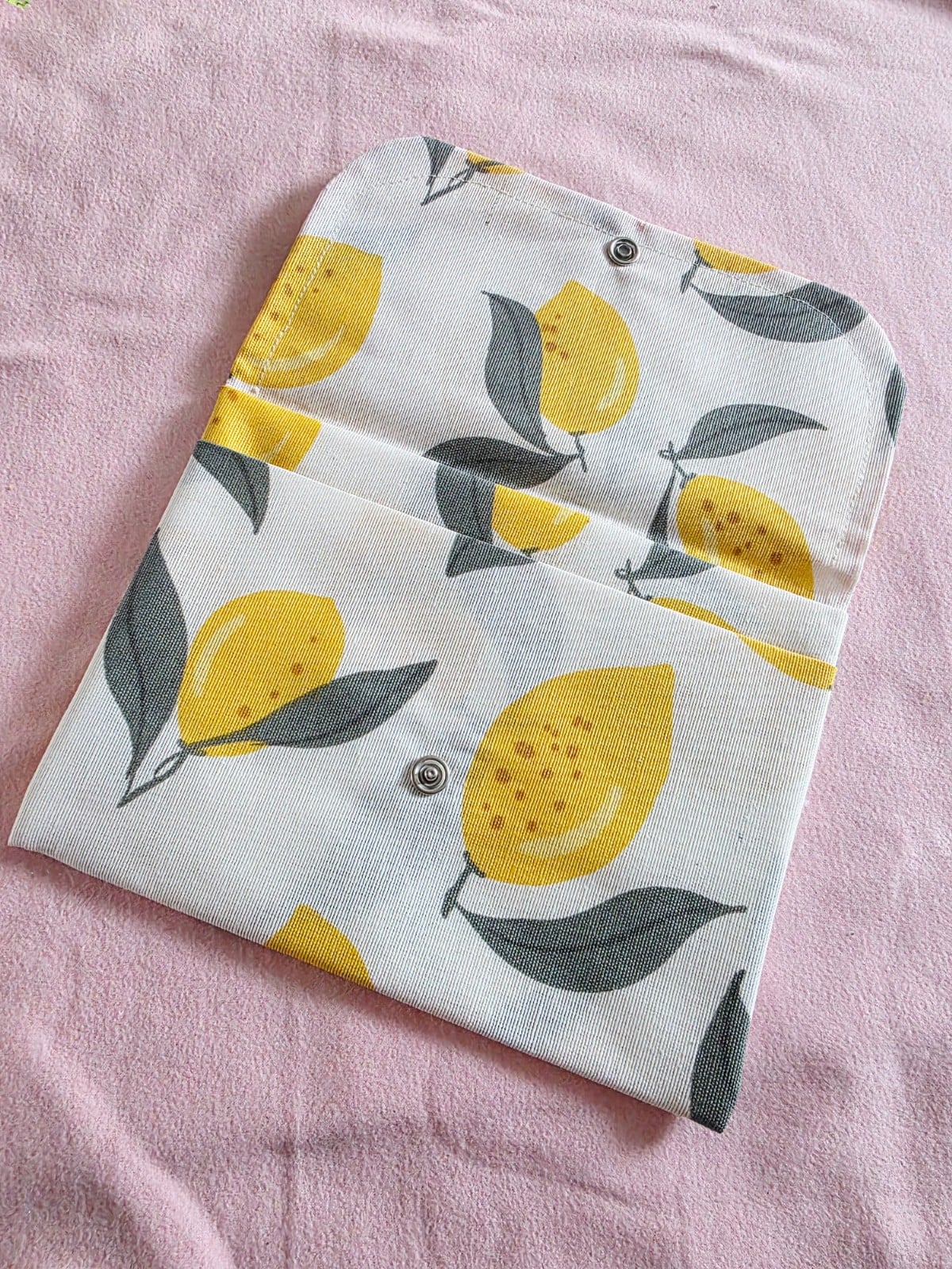 Lemon Love Clutch – Fresh & Handmade