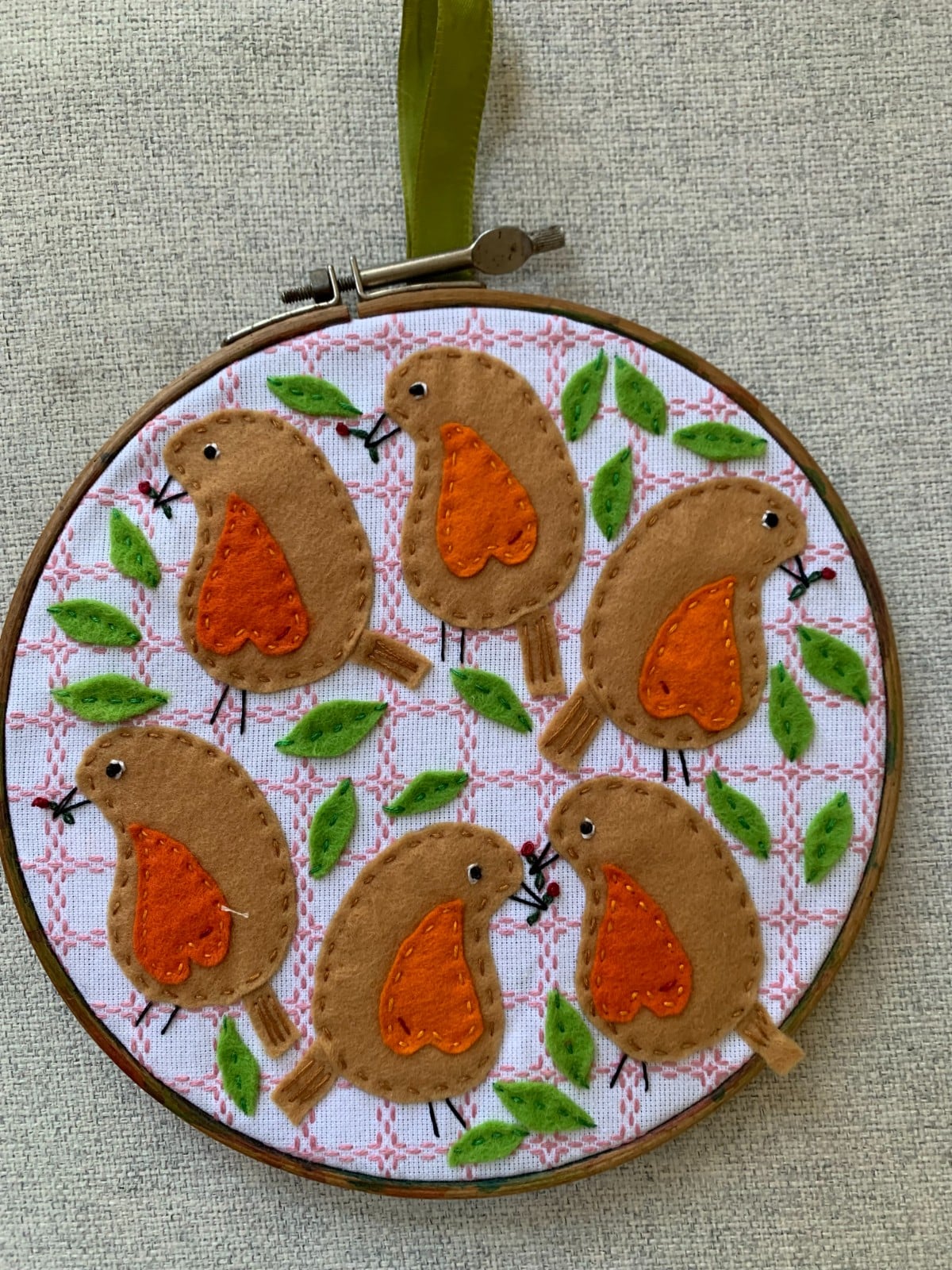 Leuke wandhanger met 6 roodborstjes - 128336 Leuke wandhanger met 6 roodborstjes
